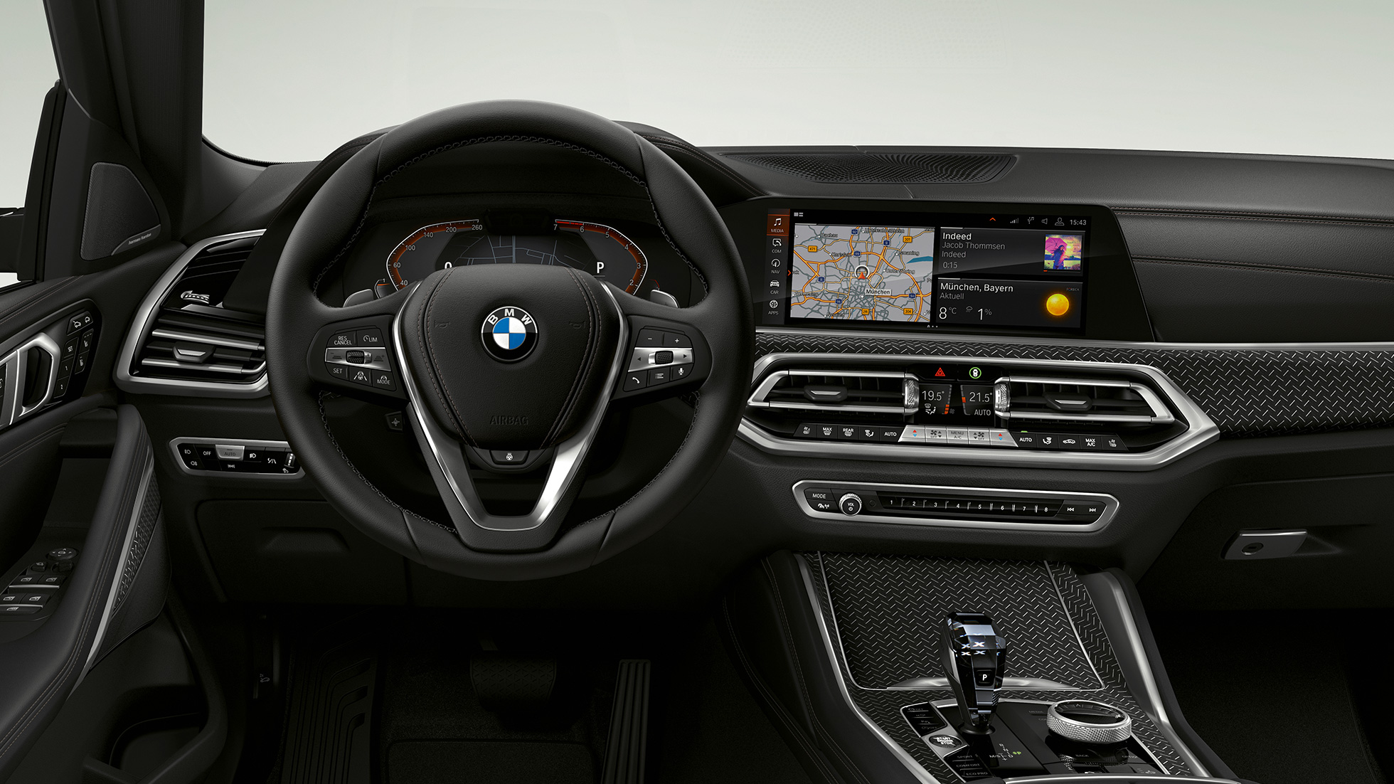 BMW X6 s opcijom opreme BMW xLine, kokpit. Unutrašnjost BMW-a X6 s opcijom opreme BMW xLine s fokusom na kokpit.