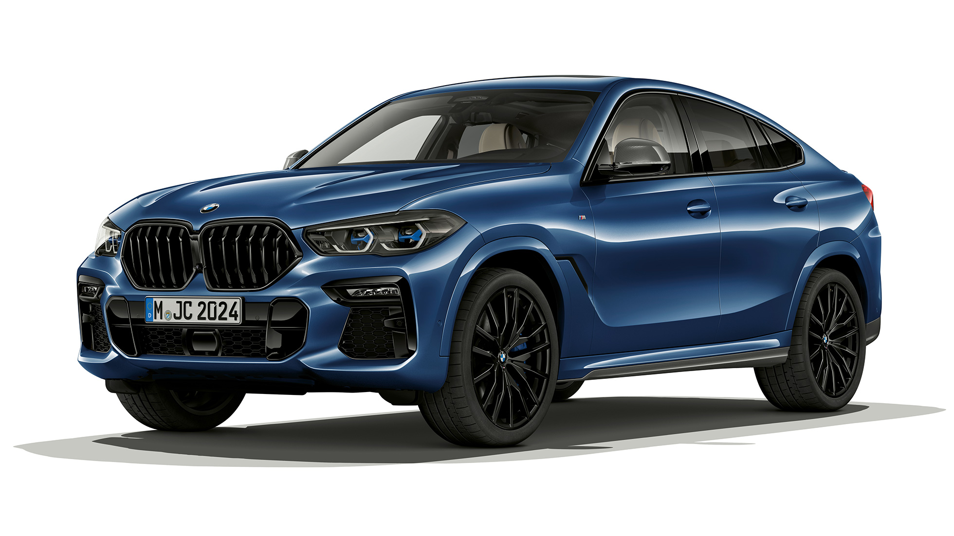 BMW X6 s opcijom opreme M Sport paket, vanjština. BMW X6 s opcijom opreme M Sport paket u tročetvrtinskom prikazu prednjeg kraja.
