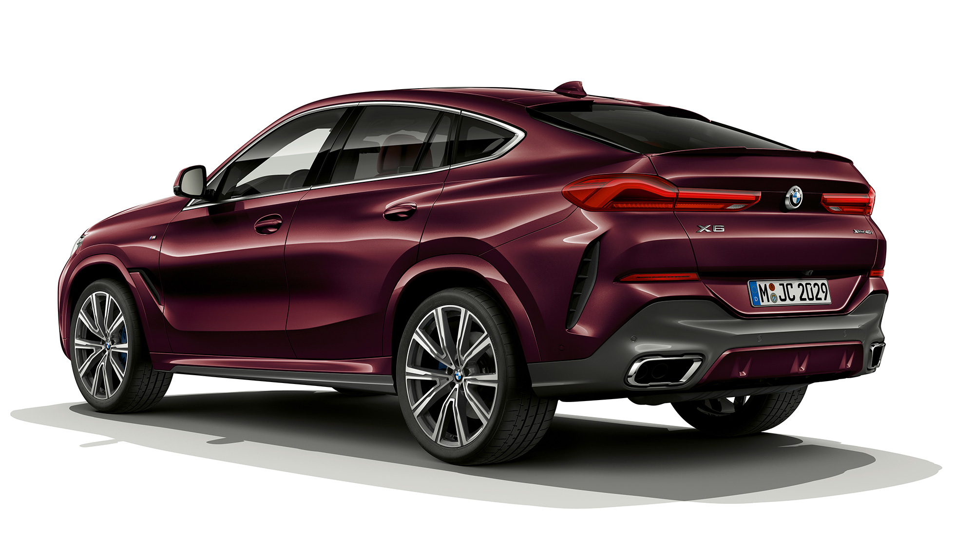 BMW X6 s opcijom opreme BMW Individual, stražnji kraj. BMW X6 s opcijom opreme BMW Individual u tročetvrtinskom prikazu stražnjeg kraja.