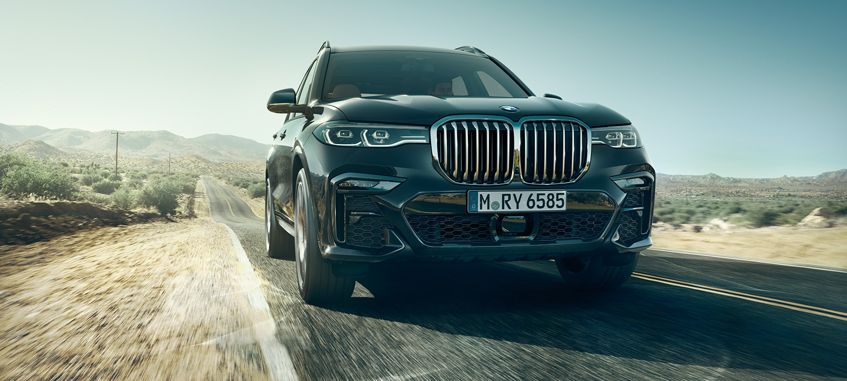 BMW X7 sprijeda BMW X7 sprijeda