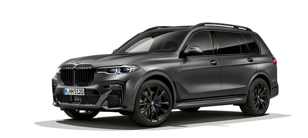 BMW Dark Shadow Edition tročetvrtinski pogled sprijeda BMW X7 G07 Dark Shadow Edition tročetvrtinski pogled sprijeda