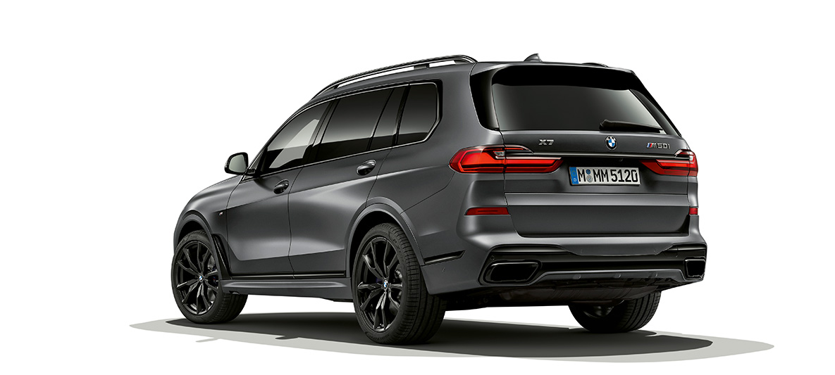 BMW Dark Shadow Edition tročetvrtinski pogled straga BMW X7 G07 Dark Shadow Edition tročetvrtinski pogled straga