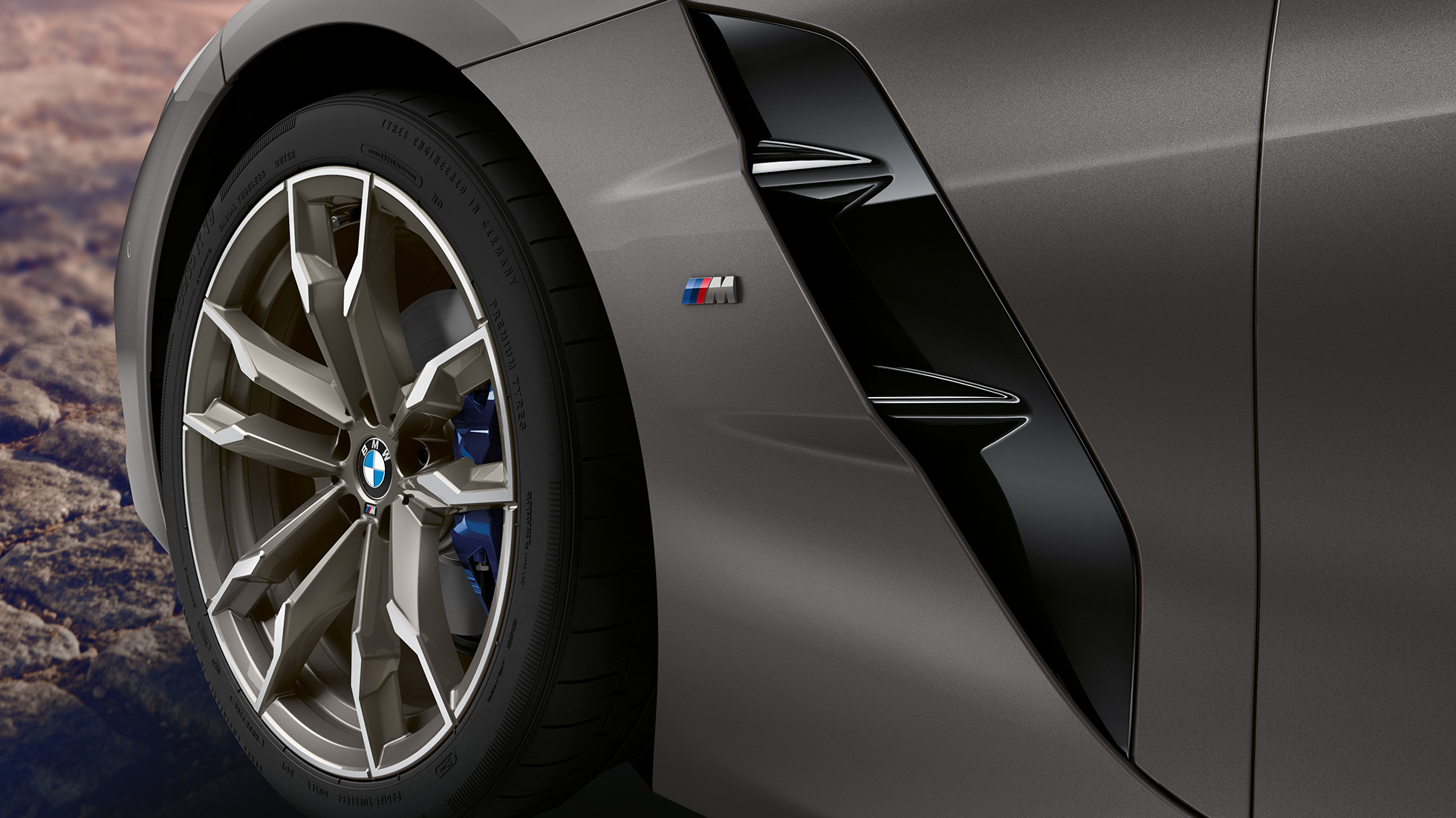 Prednji kotač sivog BMW-a Z4 Roadster Prednji kotač sivog BMW-a Z4 Roadster