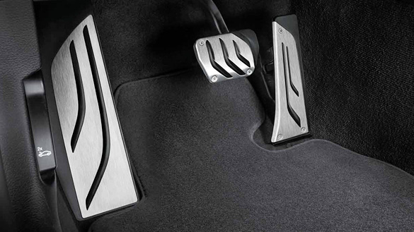 Oslonac za noge i papučica od inoksa u paketu BMW M Performance Oslonac za noge i papučica od inoksa u paketu BMW M Performance