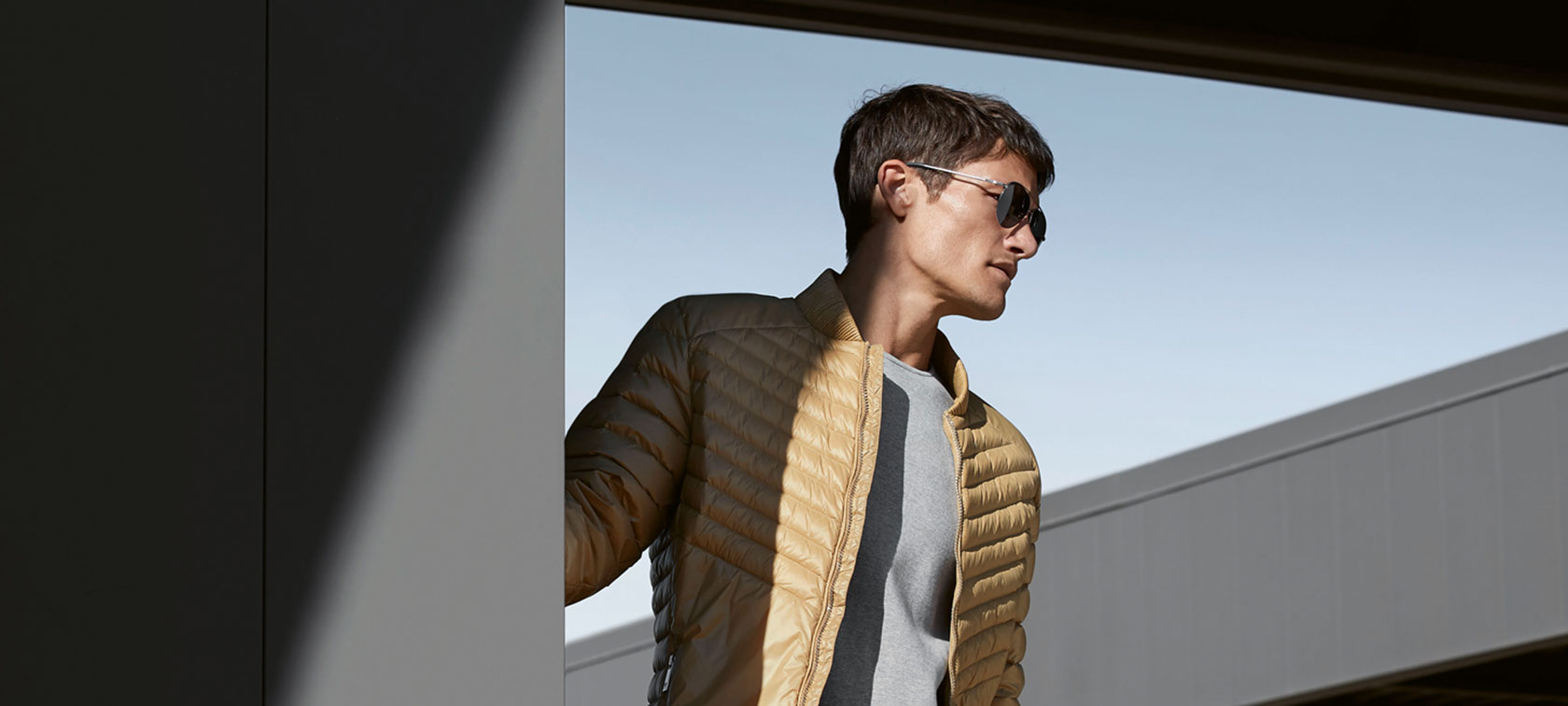 Na fotografiji se vidi mladi model koji nosi BMW Soft Down jaknu za muškarce. Na fotografiji se vidi mladi model koji nosi BMW Soft Down jaknu za muškarce.
