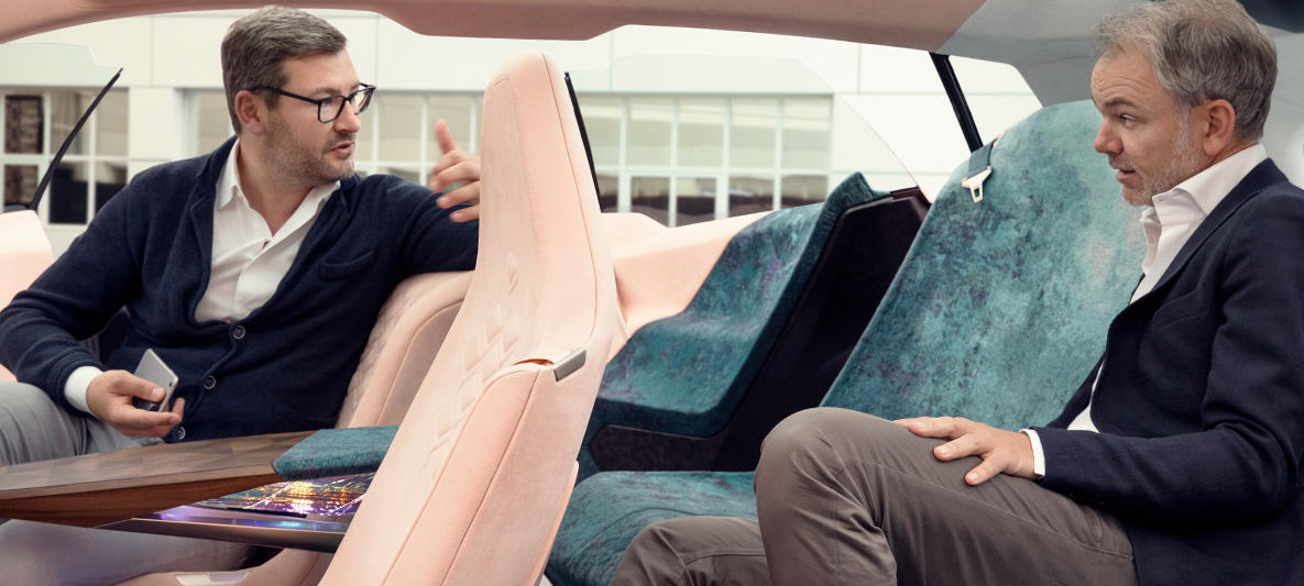 Adrian van Hooydonk u BMW-u Vision iNEXT BMW dizajner i Adrian van Hooydonk u BMW-u Vision iNEXT