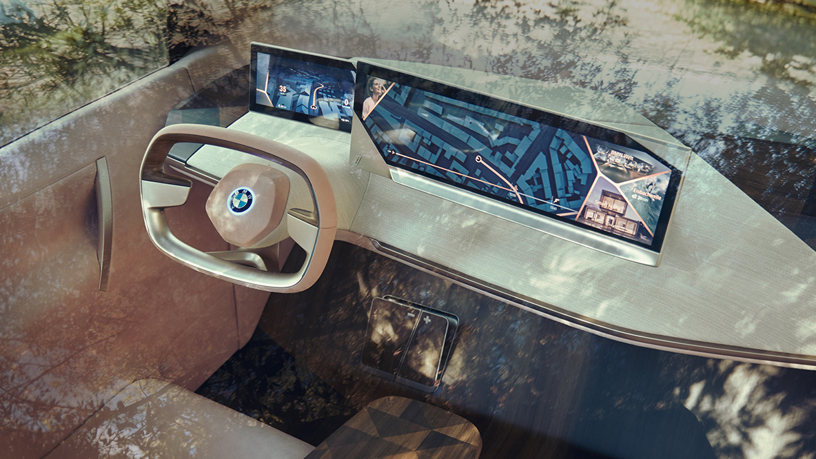 Prostor vozača u BMW-u Vision iNEXT Prostor vozača u BMW-u Vision iNEXT s upravljačem i instrument pločom