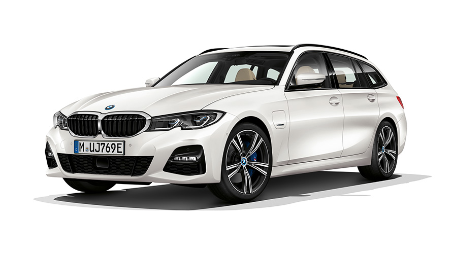 BMW serije 3 Touring plug-in hibrid tročetvrtinski pogled sprijeda BMW serije 3 Touring plug-in hibrid studijska fotografija tročetvrtinski pogled sprijeda
