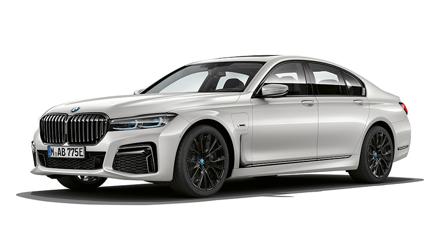 BMW 745e Sedan PHEV automobil tročetvrtinski pogled sprijeda BMW 745e Sedan PHEV automobil studijska fotografija tročetvrtinski pogled sprijeda