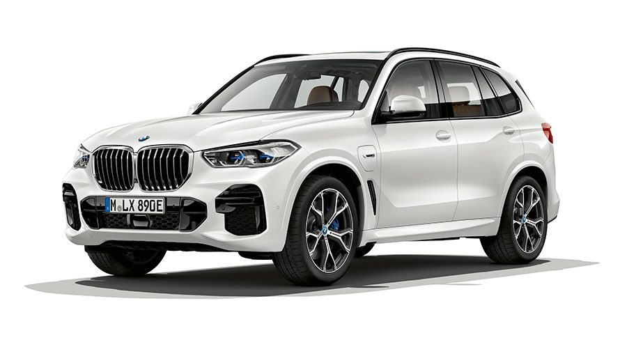 BMW X5 xDrive45e PHEV automobil tročetvrtinski pogled sprijeda BMW X5 xDrive45e PHEV automobil studijska fotografija tročetvrtinski pogled sprijeda