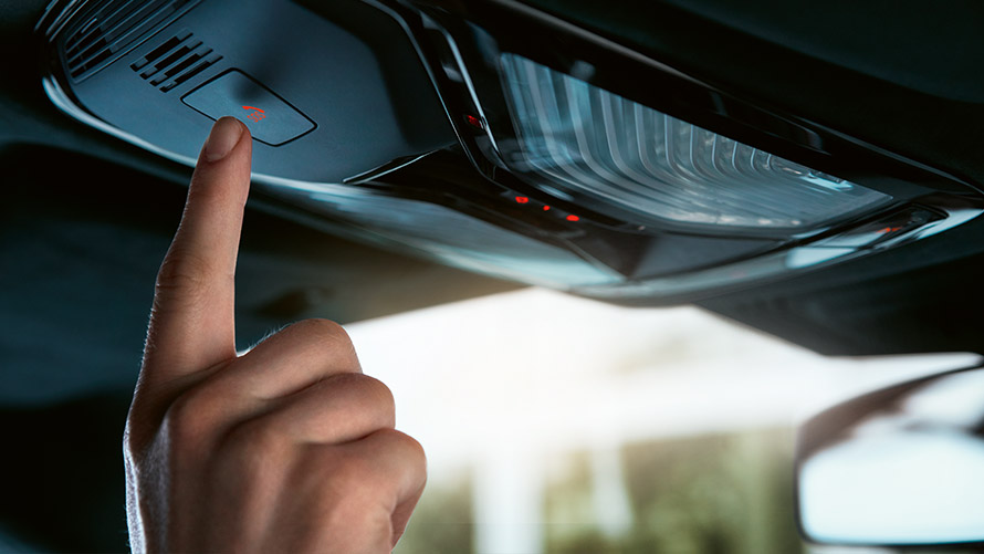 Intelligent Emergency Call Intelligent Emergency Call tipka na stropu BMW-a