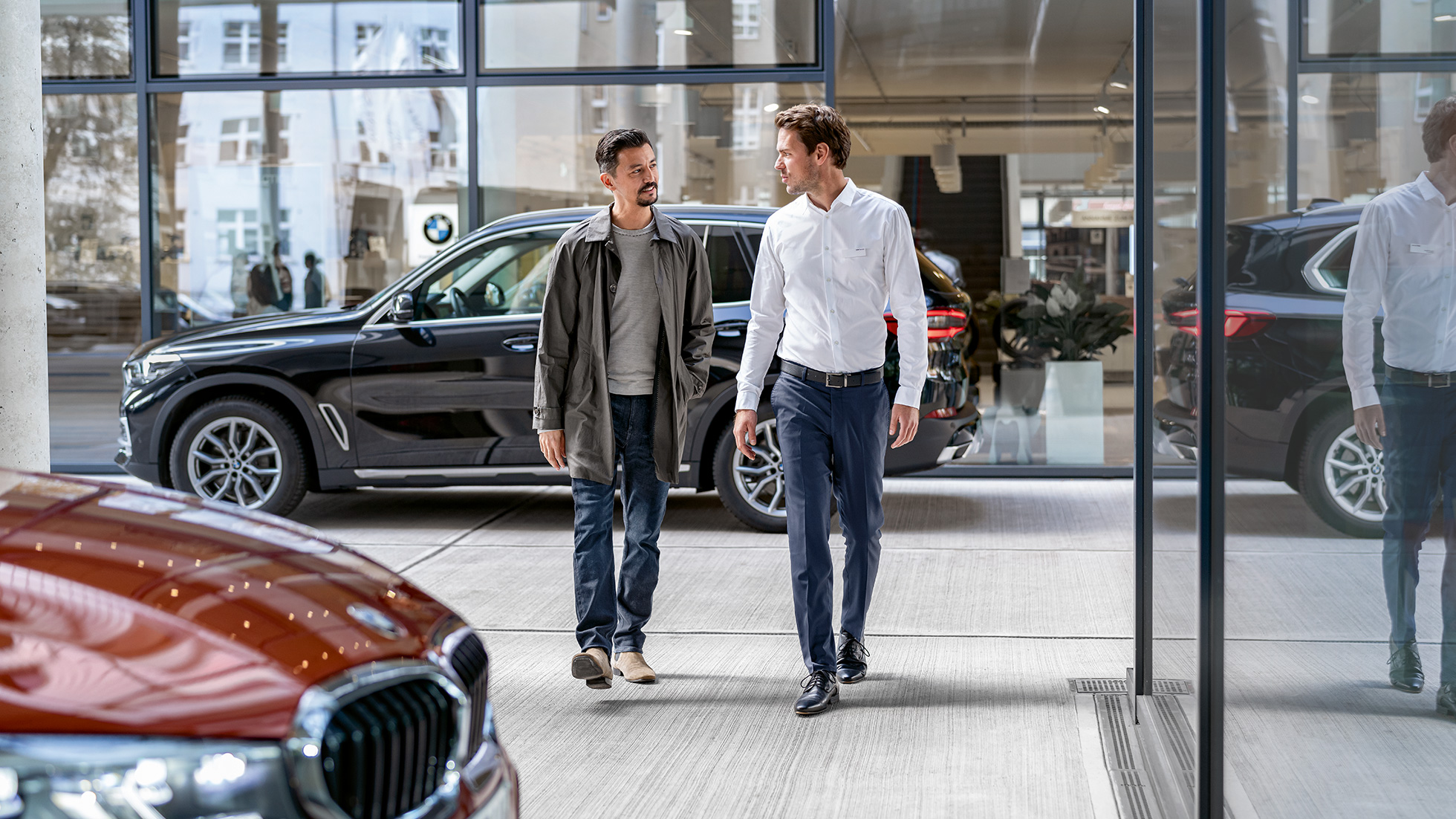 BMW Service Ponuda BMW servisa BMW Service; čovjek kod BMW partnera
