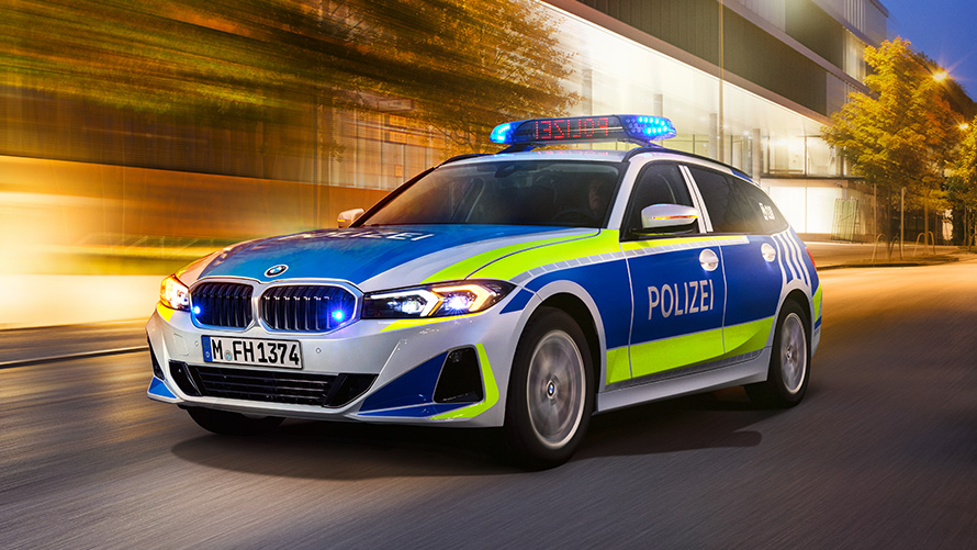 BMW serije 3 Touring G21 vatrogasno vozilo BMW serije 3 Touring G21 vatrogasno vozilo 1/3 pogled sprijeda u vožnji