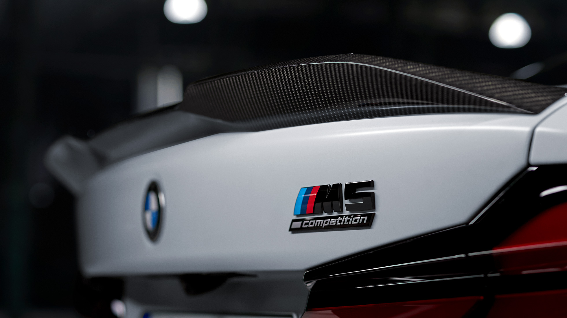 M Performance stražnji spojler Pro karbonska vlakna krupni plan BMW M Performance dijelovi M Performance stražnji spojler Pro karbonska vlakna krupni plan