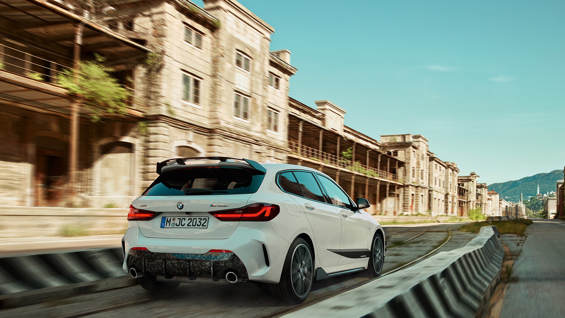 BMW serije 1 BMW M135i xDrive F40 BMW M Performance BMW serije 1 BMW M135i xDrive F40 BMW M Performance stražnji prikaz