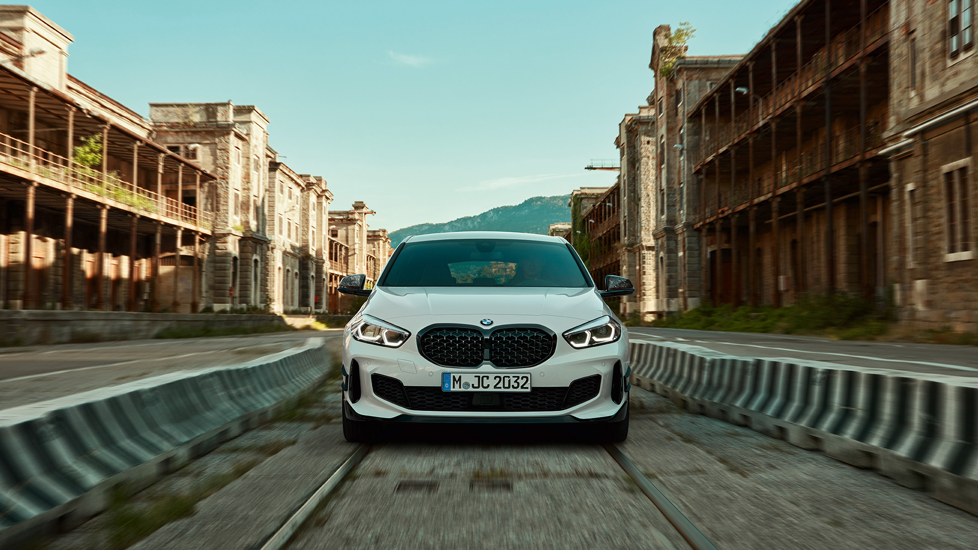 BMW serije 1 BMW M135i xDrive F40 M Performance BMW serije 1 BMW M135i xDrive F40 M Performance prednji prikaz