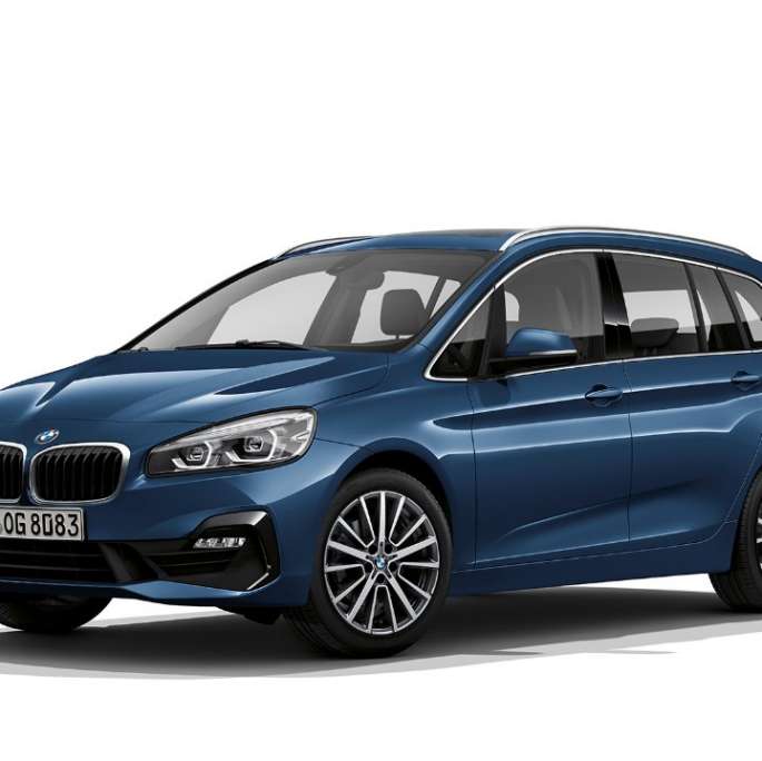 Tročetvrtinski prikaz prednjeg kraja BMW-a serije 2 Gran Tourer 218i F46 Facelift 2018 Mediterranean Blue metalik boje