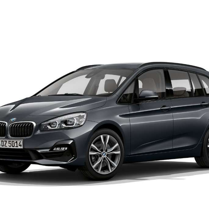 Tročetvrtinski prikaz prednjeg kraja BMW-a serije 2 Gran Tourer 220d F46 Facelift 2018 Mineral Grey metalik boje