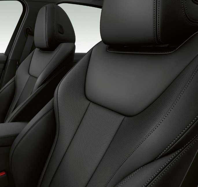BMW serije 3 Limuzina, Model Sport Line prednja sjedala. Bočni detaljan prikaz prednjih sjedala BMW-a serije 3 Limuzina sa značajkama modela Sport Line.