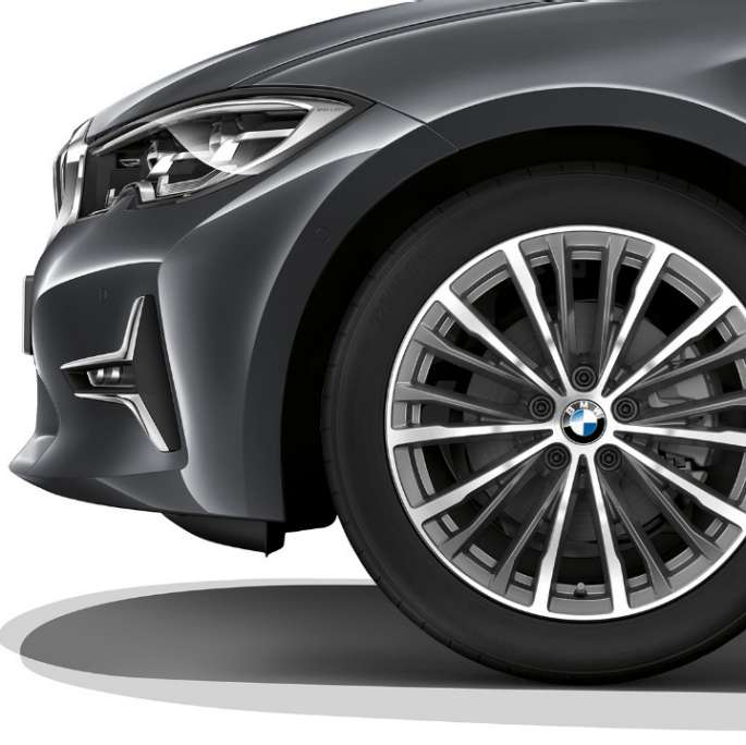 BMW serije 3 Limuzina, Model Luxury Line lakometalni kotači Detaljan prikaz lakometalnih kotača BMW-a serije 3 Limuzina s opremom modela Luxury Line.