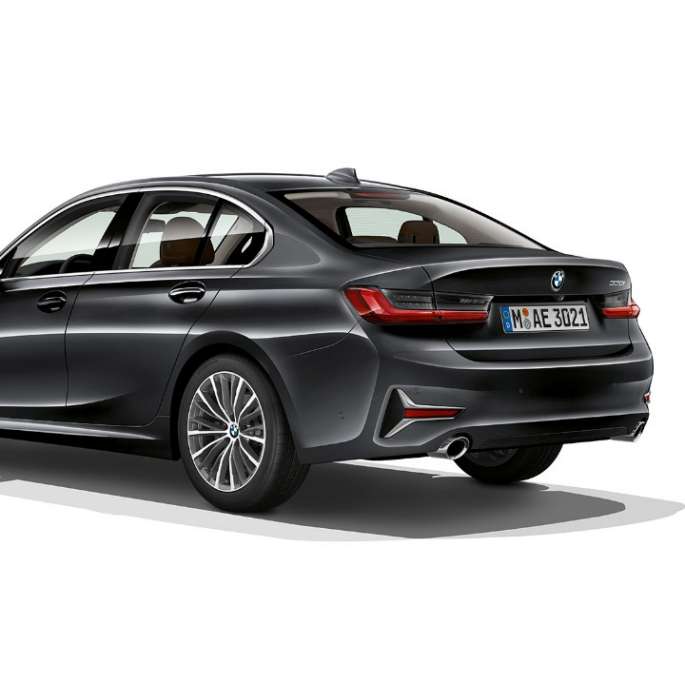 BMW serije 3 Limuzina, Model Luxury Line stražnji kraj. Tročetvrtinski stražnji prikaz BMW-a serije 3 Limuzina sa značajkama modela Luxury Line.