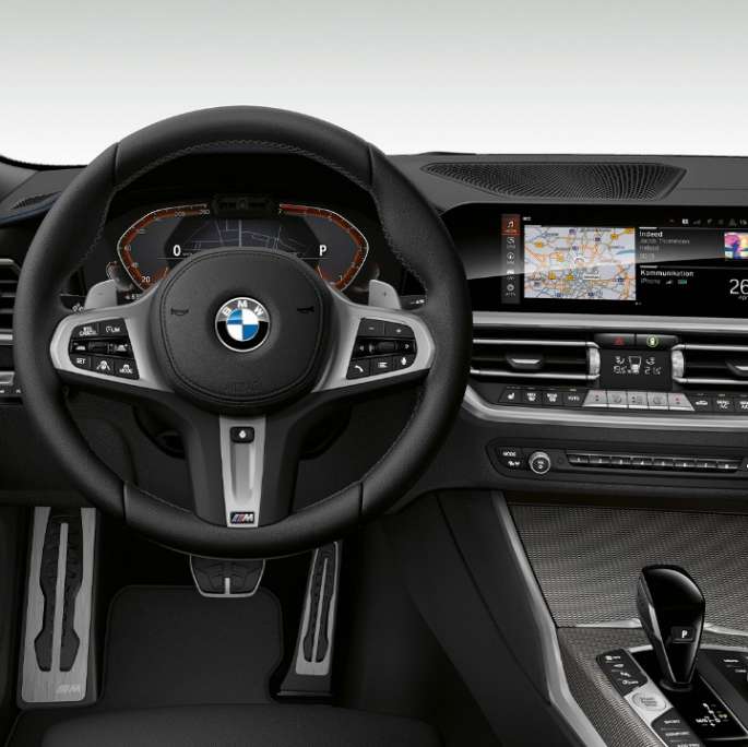 BMW serije 3 Limuzina, Model M Sport kokpit. Prednji detaljan prikaz vozačevog kokpita BMW-a serije 3 Limuzina sa značajkama Modela M Sport.