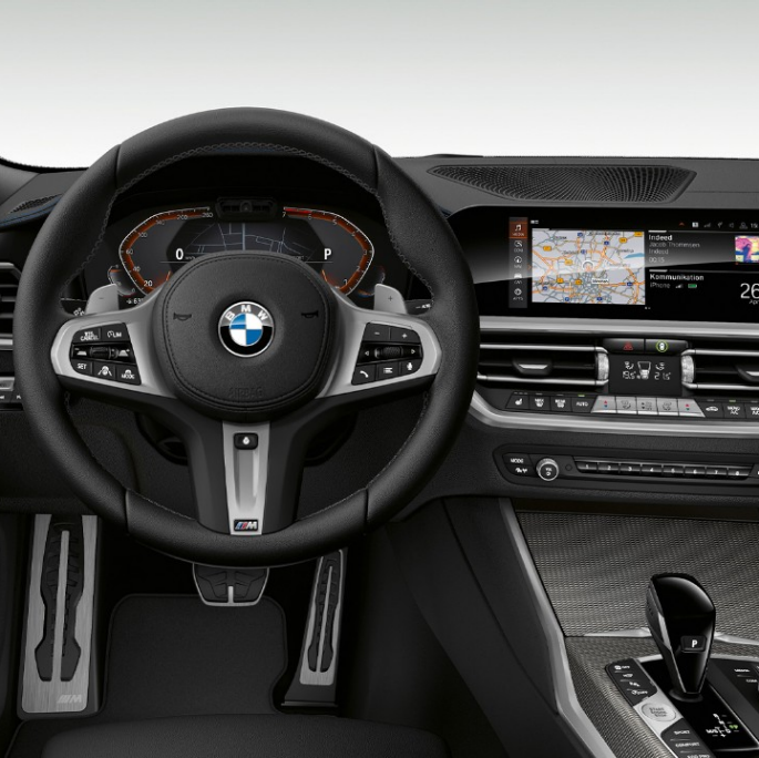 BMW serije 3 Limuzina, Model M Sport kokpit. Prednji detaljan prikaz vozačevog kokpita BMW-a serije 3 Limuzina sa značajkama Modela M Sport.