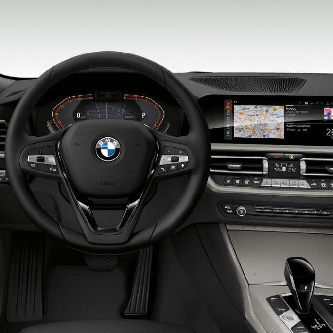BMW serije 3 Limuzina, Model Advantage kokpit. Prednji detaljan prikaz vozačevog kokpita BMW-a serije 3 Limuzina sa značajkama Modela Advantage.