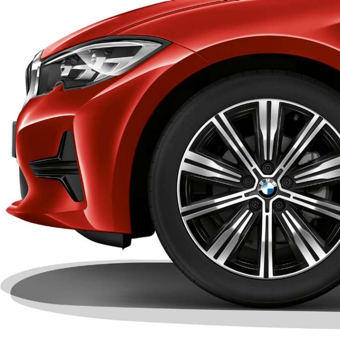 BMW serije 3 Limuzina, Model Advantage lakometalni kotači. Detaljan prikaz lakometalnih kotača BMW-a serije 3 Limuzina sa značajkama modela Advantage.