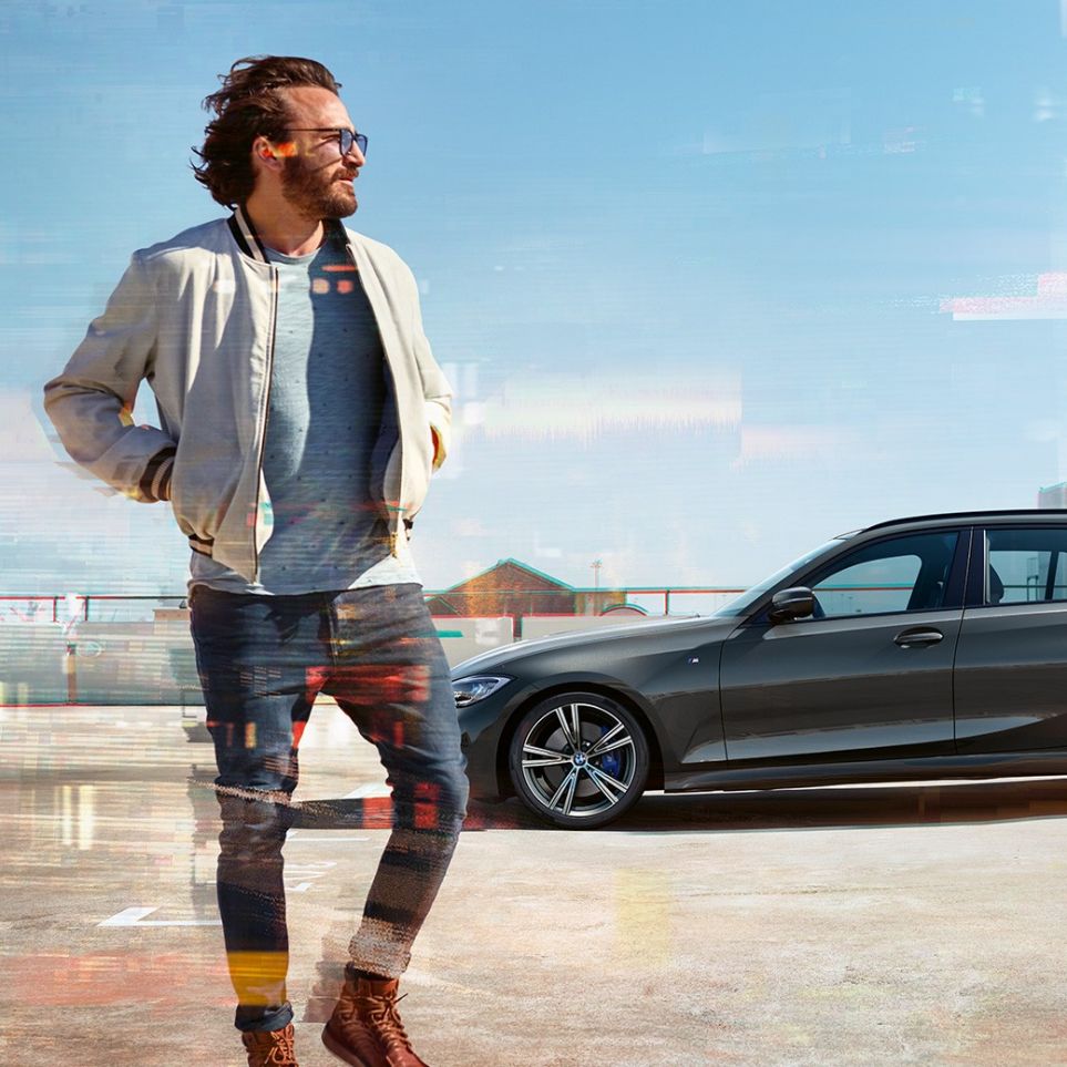 BMW serije 3 Touring, bočni prikaz dizajna BMW serije 3 Touring, bočni prikaz na parkiralištu ispred urbane pozadine